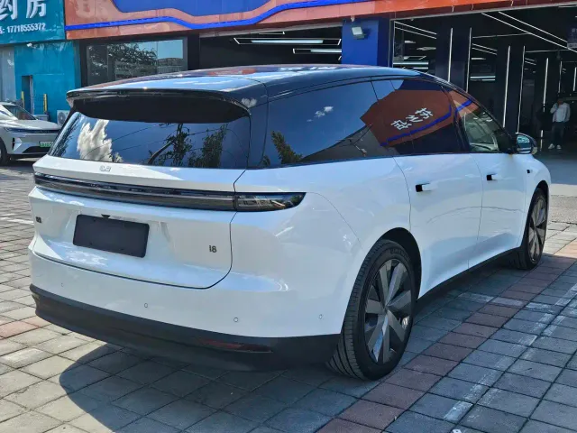 Li Auto i8 — Фото автомобиля 4