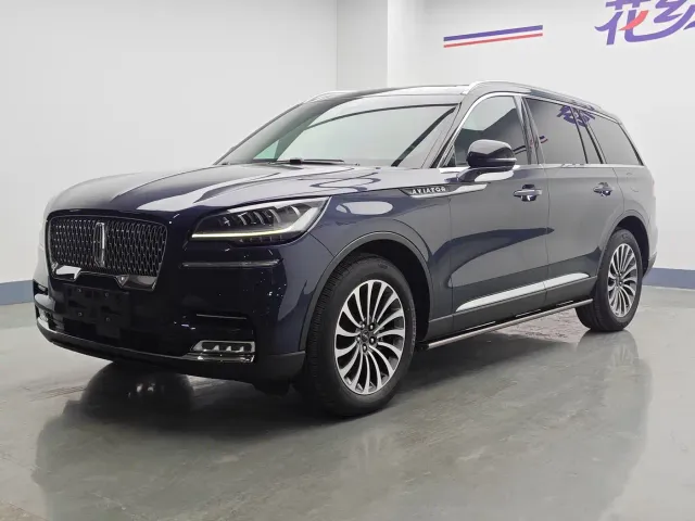 Фотография автомобиля — Lincoln Aviator