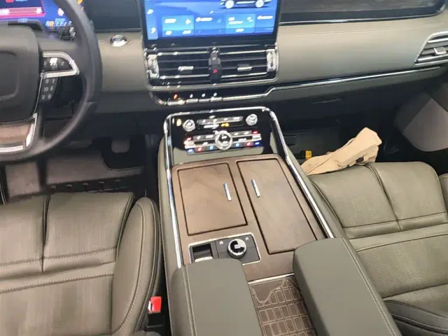 Lincoln Navigator — Фото автомобиля 13