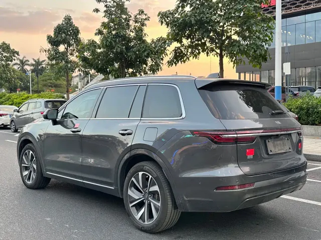 Li Auto ONE — Фото автомобиля 5