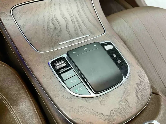 Mercedes-Benz E-Class — Фото автомобиля 14