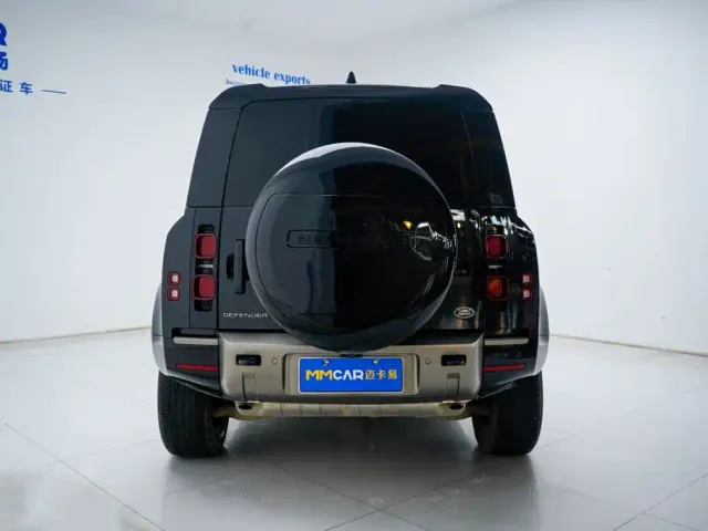 Land Rover Defender — Фото автомобиля 15