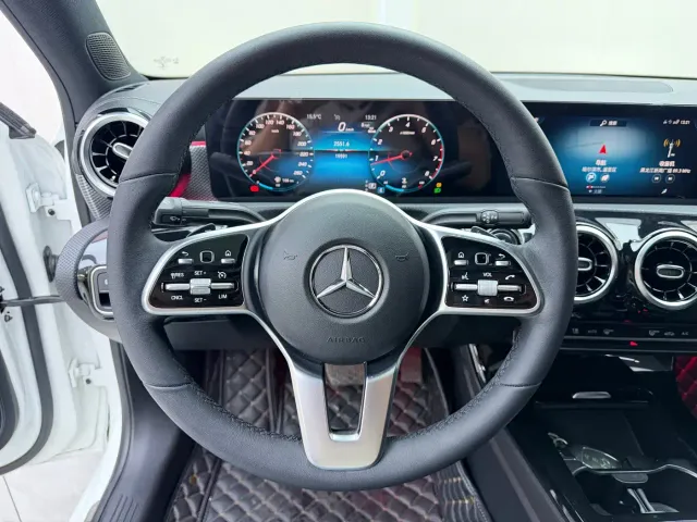 Mercedes-Benz A-Class — Фото автомобиля 11