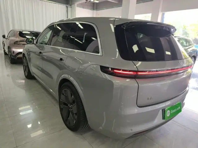 Li Auto L8 — Фото автомобиля 4