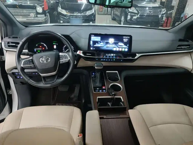 Toyota Toyota Sienna 2021 2.5L Hybrid Luxury Welfare Edition — Фото автомобиля 9