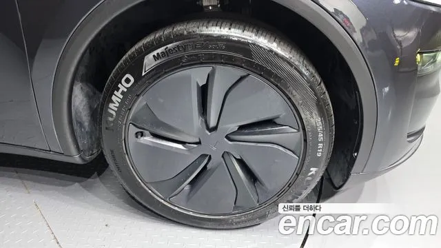 Tesla Model Y — Фото автомобиля 21
