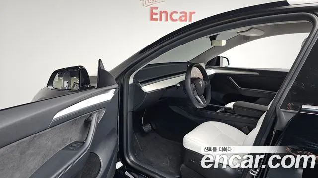 Tesla Model Y — Фото автомобиля 15