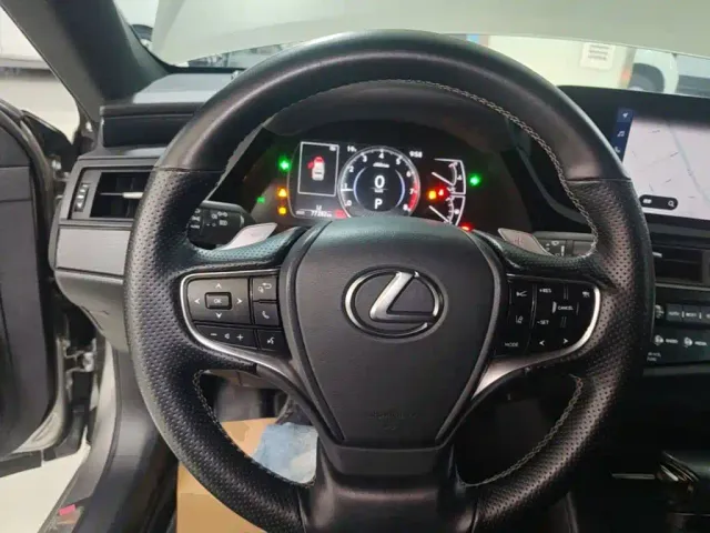 Lexus ES — Фото автомобиля 10