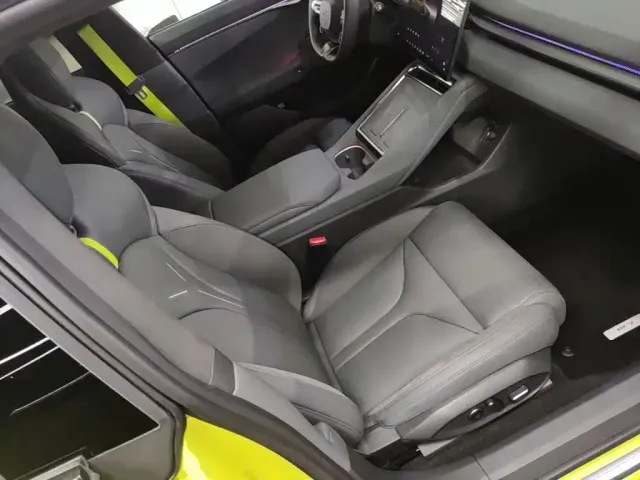 XPeng XPeng P7 2025 Base Model — Фото автомобиля 24