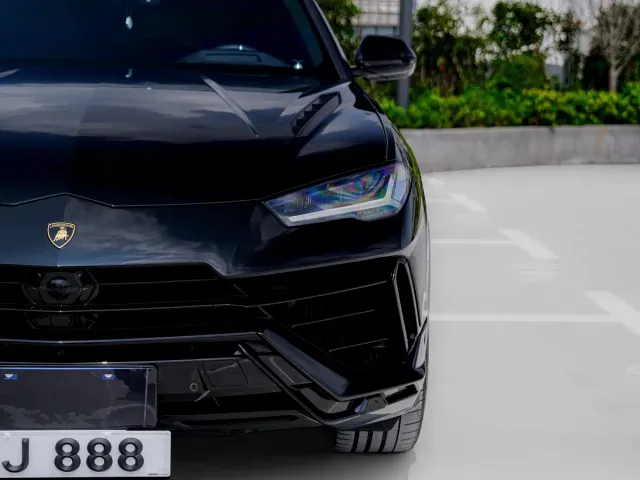 Lamborghini Urus — Фото автомобиля 4