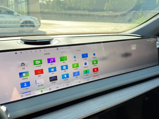 Geely Galaxy E8 — Фото автомобиля 18