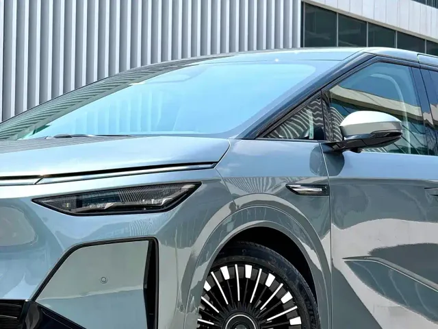 Xpeng X9 — Фото автомобиля 2