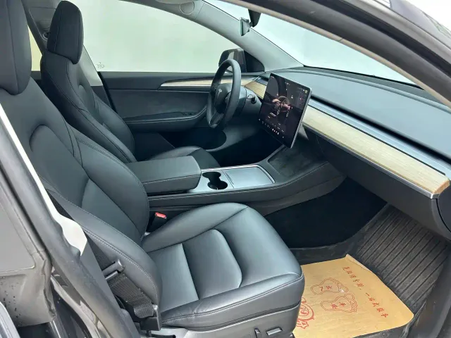 Tesla Model Y — Фото автомобиля 7