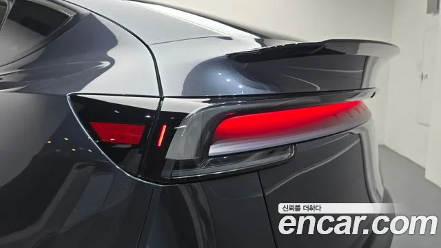 Tesla Model Y — Фото автомобиля 8