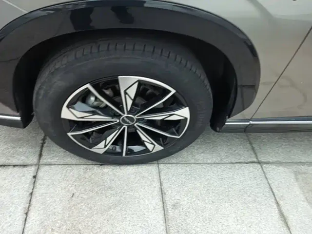 Roewe RX5 — Фото автомобиля 22