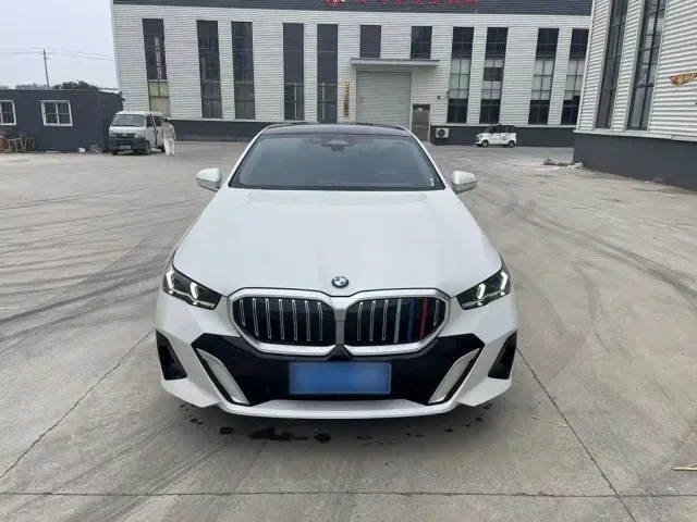 BMW 5 Series — Фото автомобиля 8