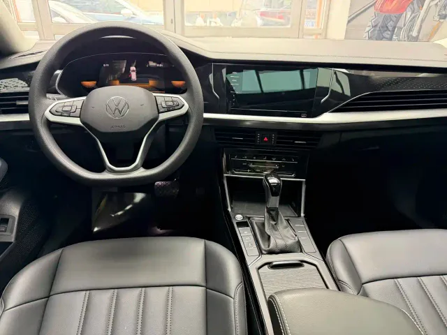 Volkswagen Passat — Фото автомобиля 10