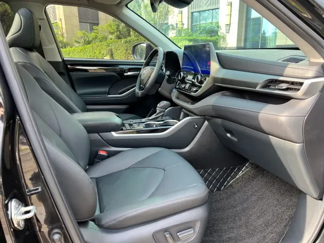 Toyota Highlander — Фото автомобиля 9