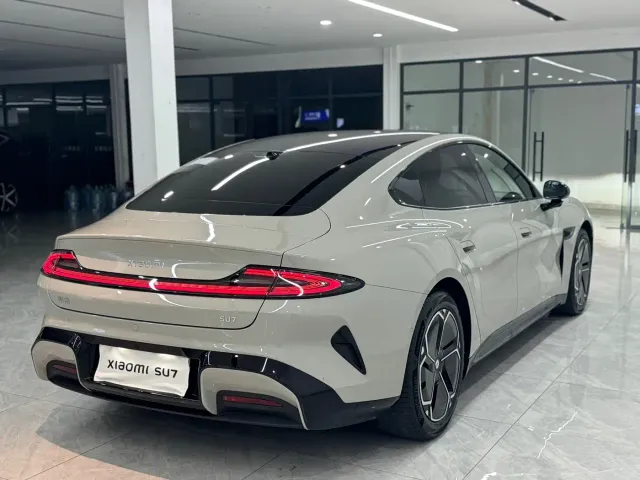 Xiaomi SU7 — Фото автомобиля 18