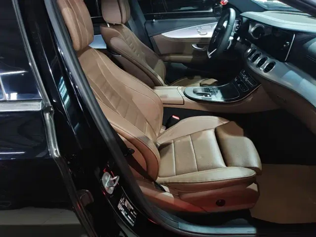 Mercedes-Benz E-Class — Фото автомобиля 24