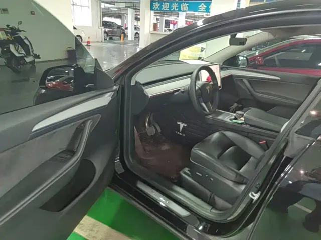 Tesla Model Y — Фото автомобиля 15