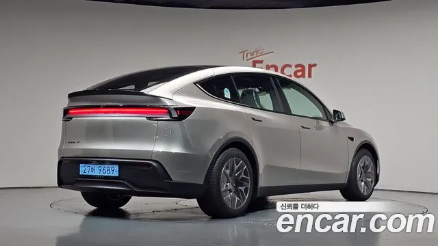 Tesla Model Y — Фото автомобиля 2