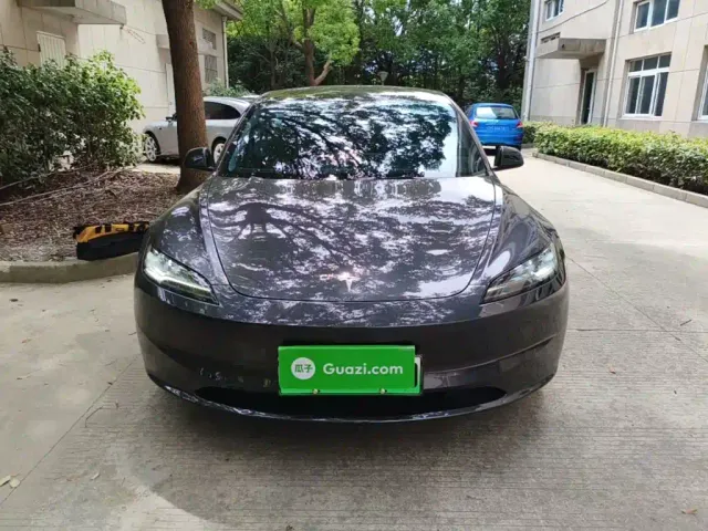 Tesla Model 3 — Фото автомобиля 2