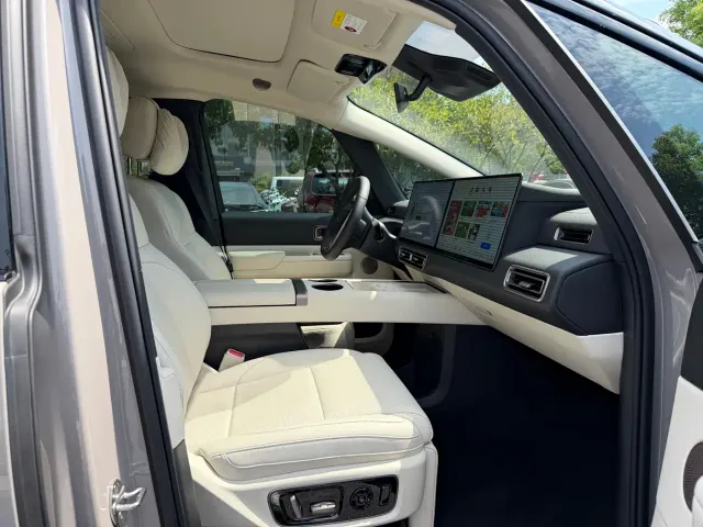 Li Auto MEGA — Фото автомобиля 4