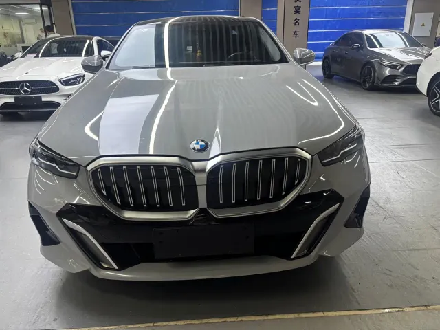 BMW 5 Series — Фото автомобиля 2