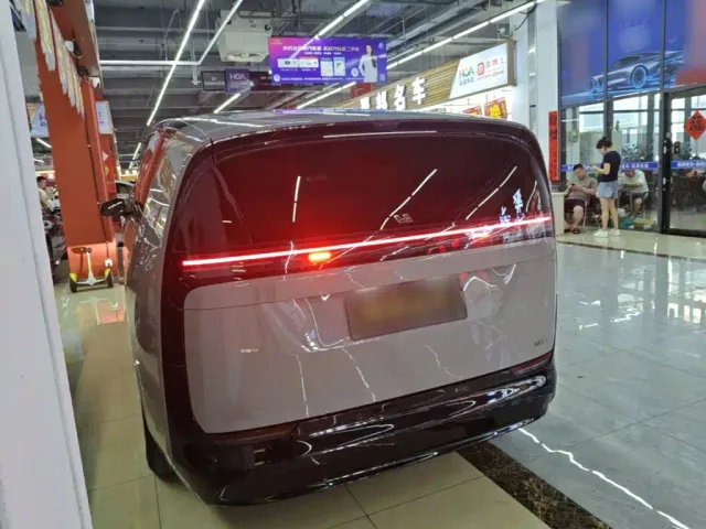 Li Auto MEGA — Фото автомобиля 4