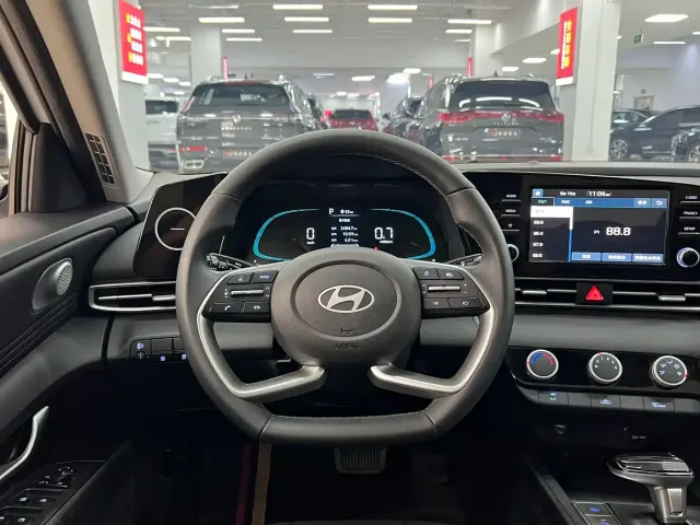 Hyundai Elantra — Фото автомобиля 7