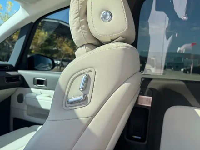 Li Auto MEGA — Фото автомобиля 13