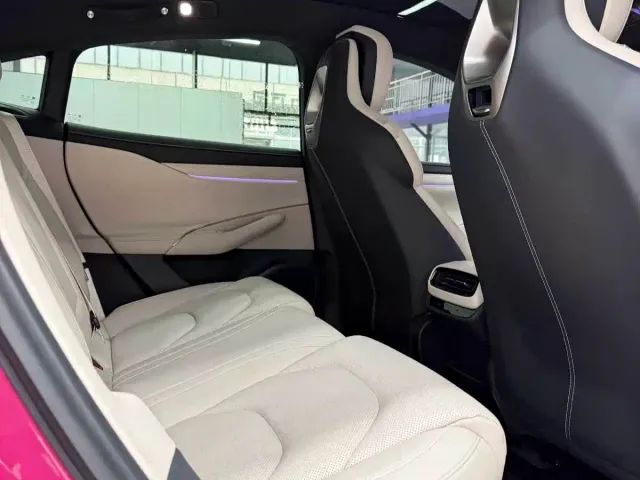 Xiaomi SU7 — Фото автомобиля 5