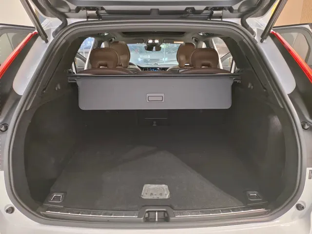 Volvo XC60 — Фото автомобиля 13