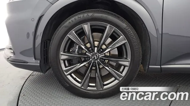 Lexus RX — Фото автомобиля 5