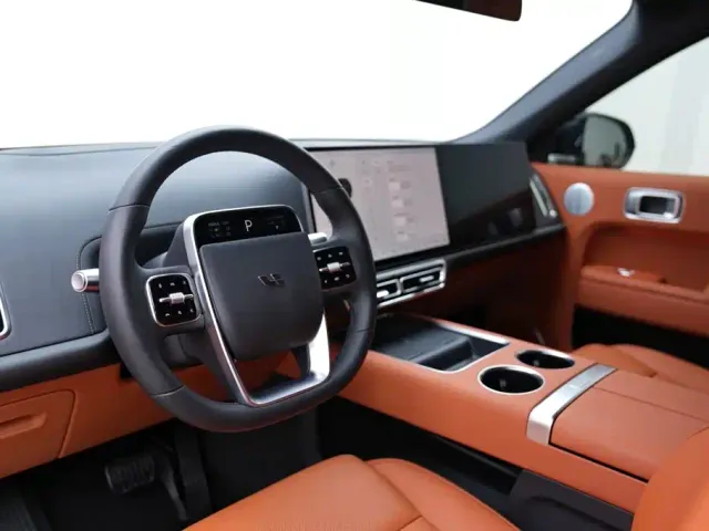Li Auto L8 — Фото автомобиля 7