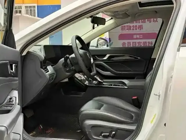 Besturn Besturn B70 2023 Model 3rd Gen 1.5T Automatic Joy 70th Anniversary Edition — Фото автомобиля 4