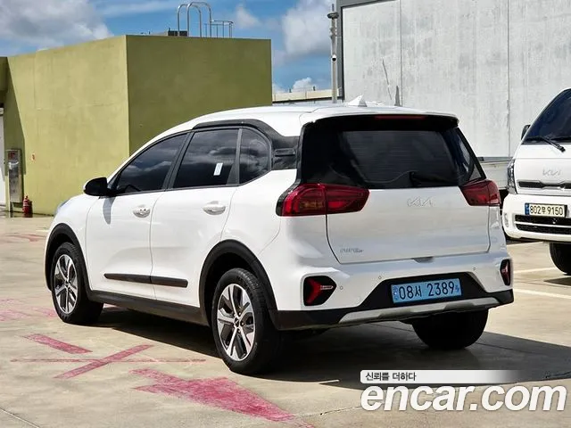 Kia Niro — Фото автомобиля 3