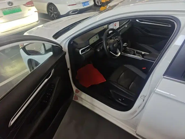 Geely Emgrand — Фото автомобиля 15