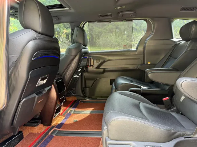 Toyota Sienna — Фото автомобиля 8