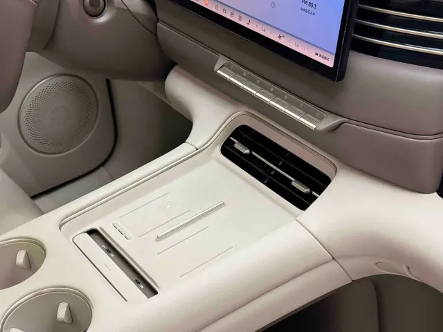 IM Motors LS6 — Фото автомобиля 10