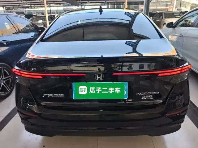 Honda Accord — Фото автомобиля 3