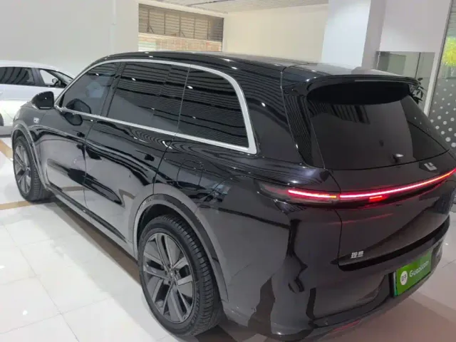 Li Auto L8 — Фото автомобиля 4