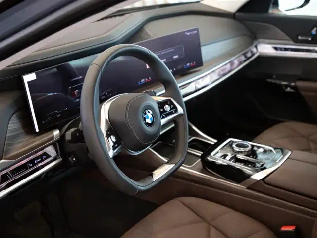 BMW 7 Series — Фото автомобиля 14
