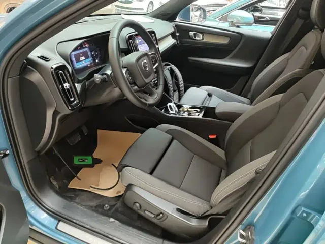 Volvo XC40 — Фото автомобиля 14
