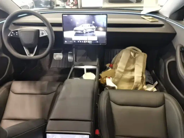 Tesla Model 3 — Фото автомобиля 9
