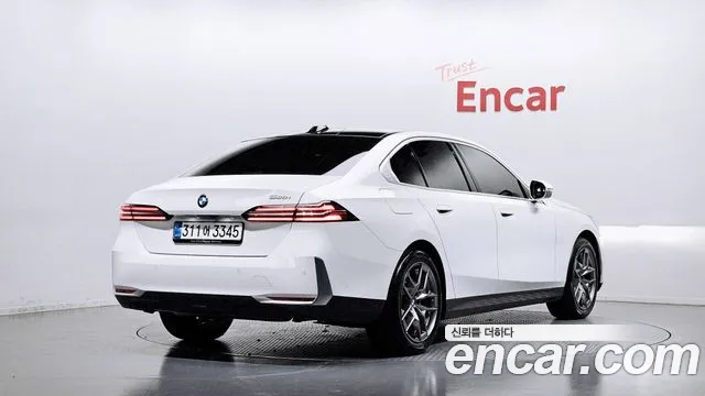BMW 5 Series — Фото автомобиля 2