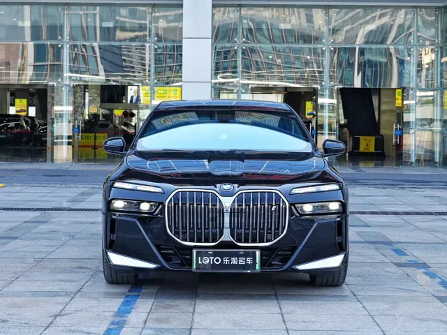 BMW i7 — Фото автомобиля 2