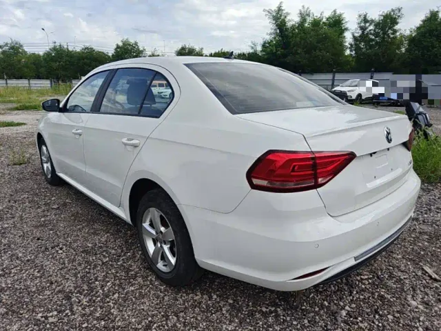 Volkswagen Lavida — Фото автомобиля 4