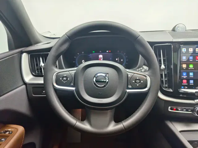 Volvo XC60 — Фото автомобиля 12